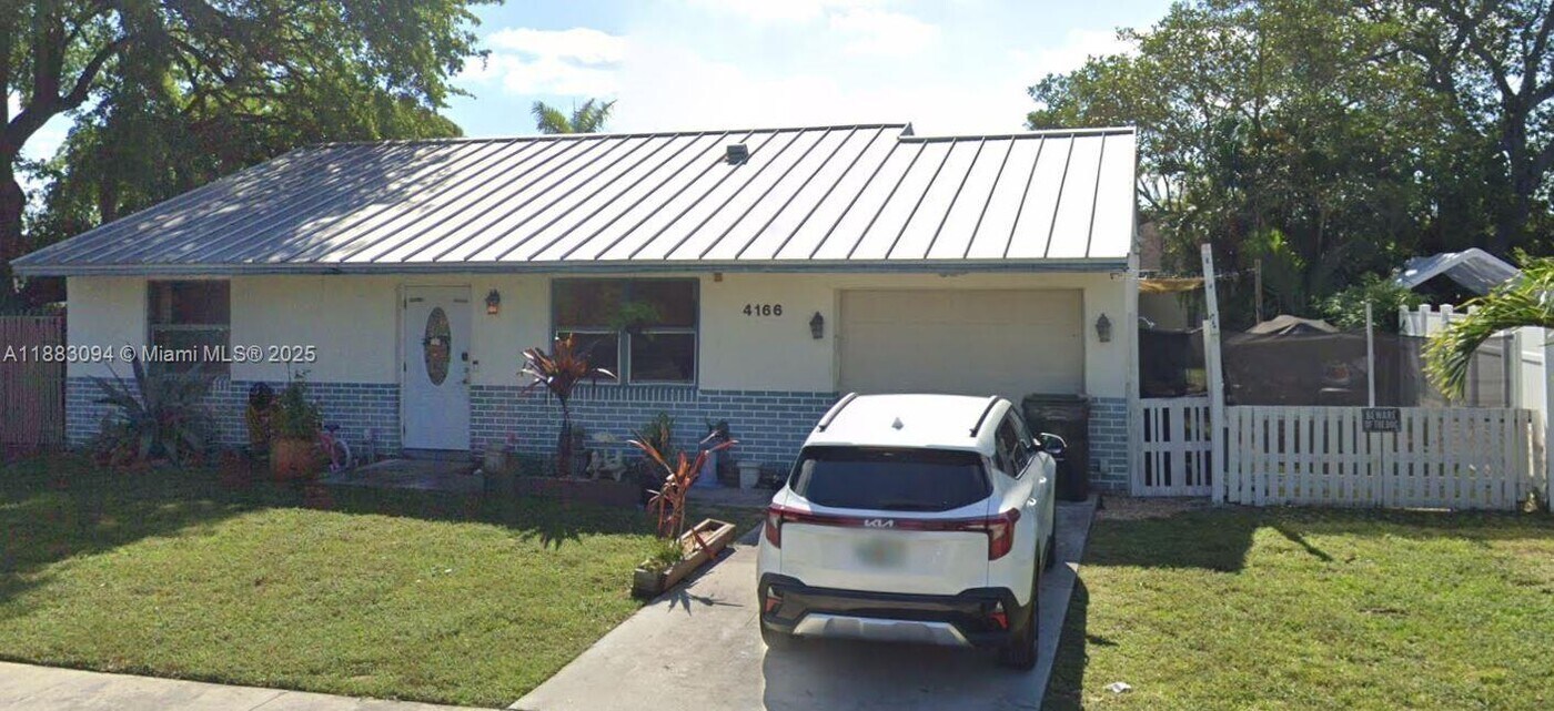 4166 Caesar Cir in Greenacres, FL - Building Photo