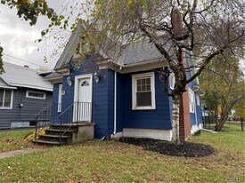 1200 N Glencove Rd in Syracuse, NY - Building Photo