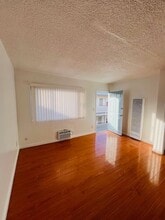 1260 Beachwood Dr in Los Angeles, CA - Building Photo - Building Photo