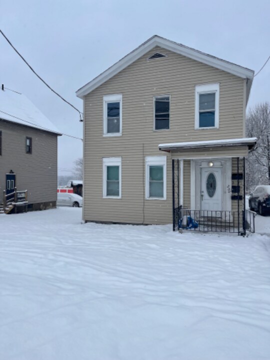 2110 Whitesboro St-Unit -2110 whitesboro st. in Utica, NY - Building Photo
