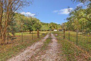 22595 Pineridge Dr in Porter, TX - Building Photo