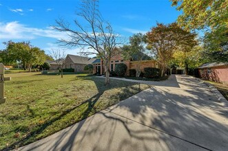 712 Smokerise Cir in Denton, TX - Foto de edificio - Building Photo