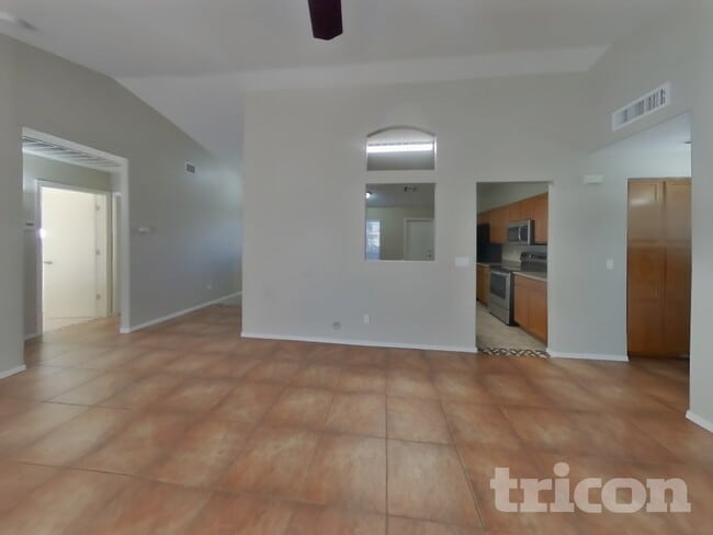 2601 S 79th Dr in Phoenix, AZ - Building Photo - Building Photo