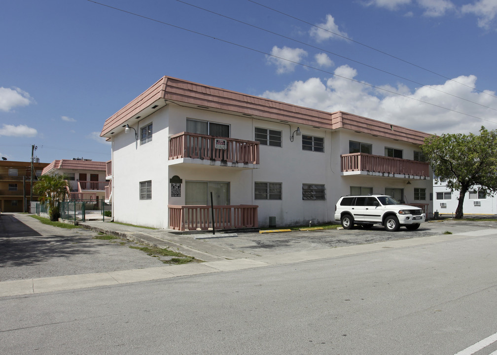 Superior Arms Apartments in Miami, FL - Building Photo