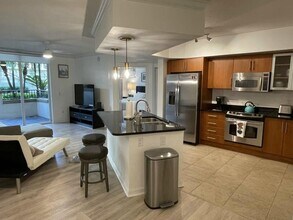 600 S Dixie Hwy in West Palm Beach, FL - Foto de edificio - Building Photo