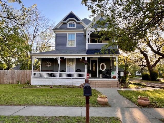 602 S Robinson St in Cleburne, TX - Building Photo