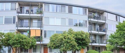 Villa Capri at Eastlake, Seattle in Seattle, WA - Building Photo - Building Photo