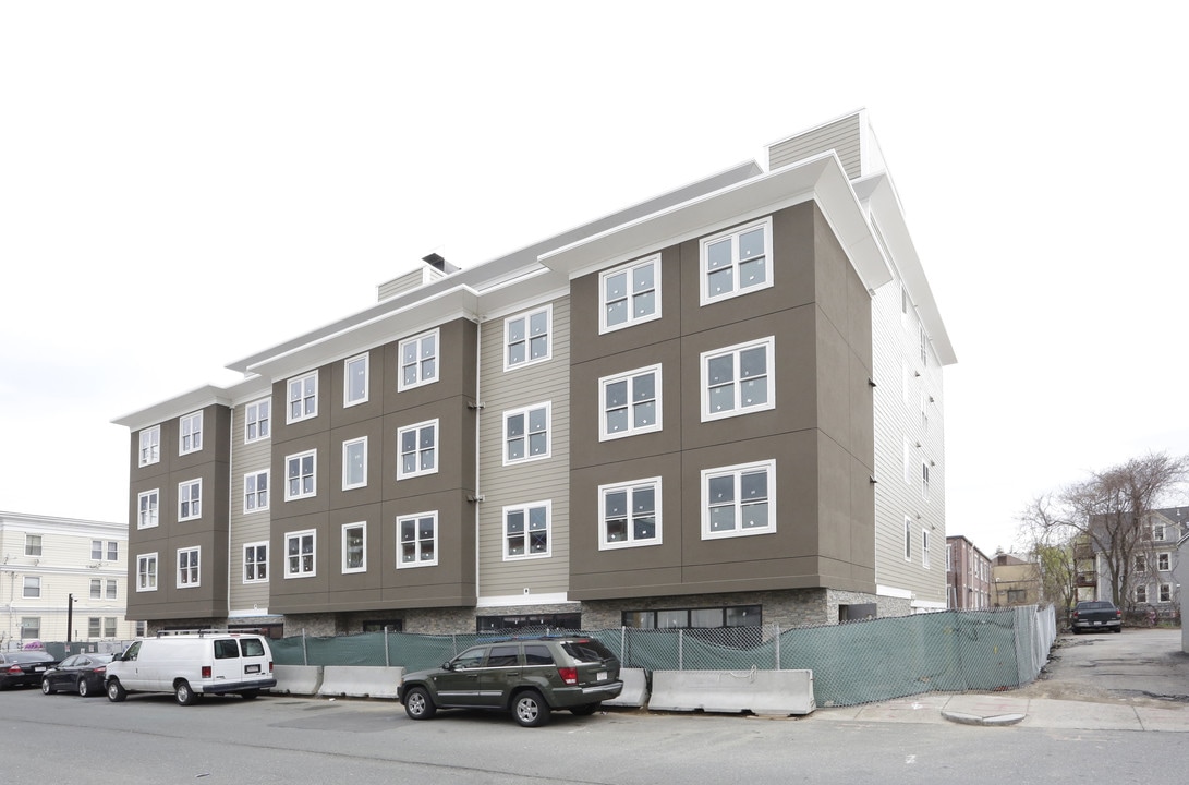 123 Shirley Ave in Revere, MA - Building Photo