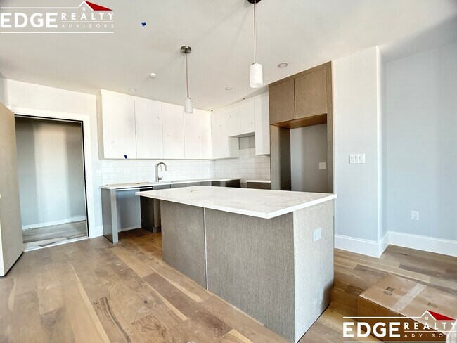 264-266 Market St, Unit 1 in Boston, MA - Foto de edificio - Building Photo