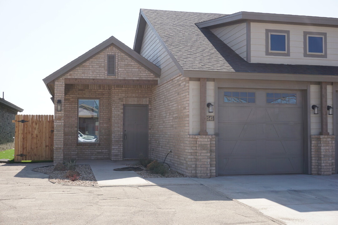 2545 138th St in Lubbock, TX - Foto de edificio
