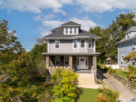 18 Wessels Pl in Greenwich, CT - Building Photo