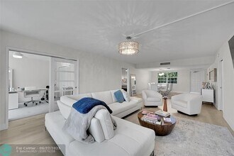 555 Oaks Ln in Pompano Beach, FL - Building Photo - Building Photo