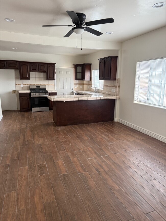 5636 S Broadway, Unit 2