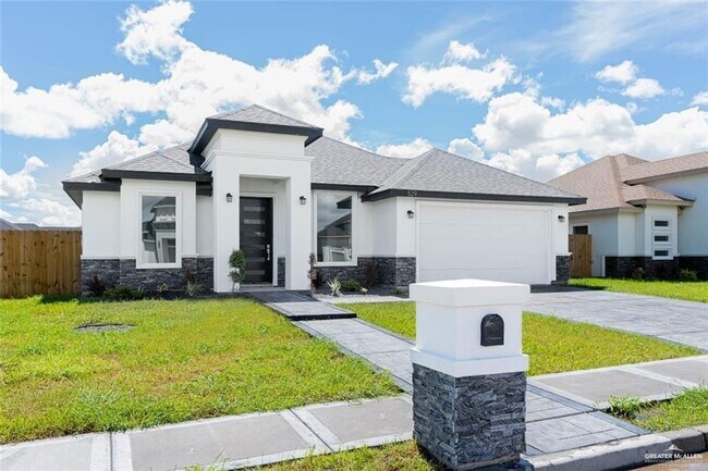 16 Country Club Dr in Alamo, TX - Building Photo - Building Photo