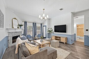 2402 Blue Holly Dr in Corinth, TX - Building Photo