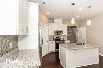 8745 Aspinwall Dr in Charlotte, NC - Foto de edificio - Building Photo