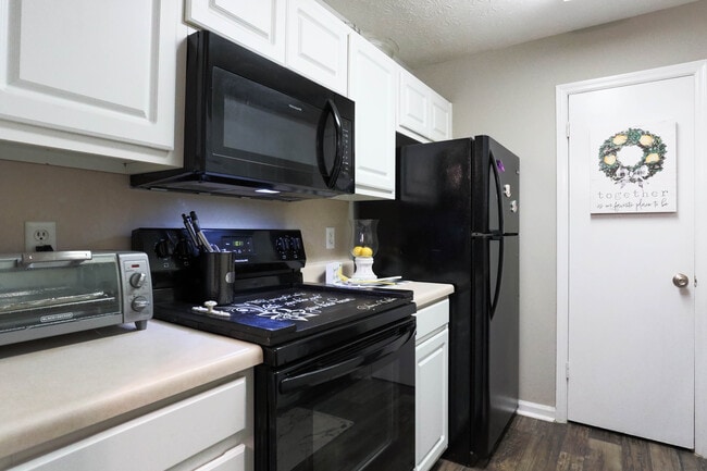 Hunters Run Apartments in Columbus, GA - Building Photo - Interior Photo