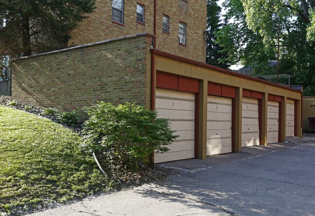 Exeter Place in St. Paul, MN - Building Photo - Building Photo