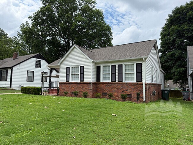 Your Perfect Home: Renovated 3 Bed, 1 Bath! in Memphis, TN - Building Photo - Building Photo