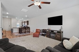 13701 Roosevelt Arch Dr in Ponder, TX - Foto de edificio - Building Photo
