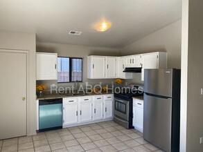 11000 Lipizzan Ave SW in Albuquerque, NM - Building Photo - Building Photo