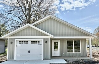 209 Madison St in Carterville, IL - Building Photo