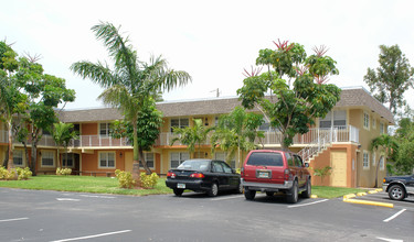 Joanne Marie Apartments in Wilton Manors, FL - Foto de edificio - Building Photo