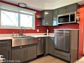 5051 Falmouth Dr in Troy, MI - Building Photo - Building Photo