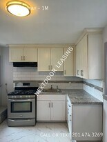 66 Broadway in Bayonne, NJ - Building Photo