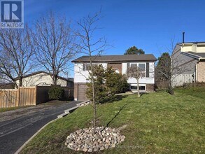 929 Southdown Dr in Oshawa, ON - Building Photo - Building Photo