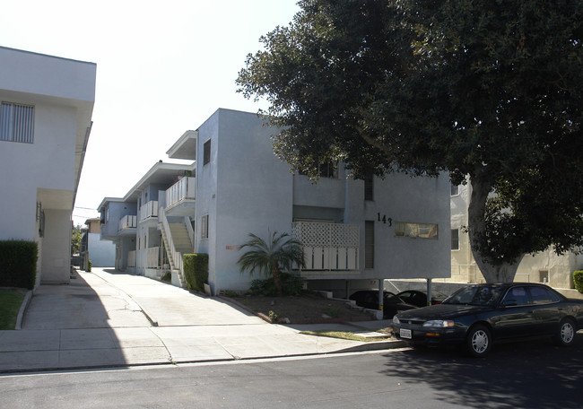 143 S St Andrews Pl in Los Angeles, CA - Foto de edificio - Building Photo