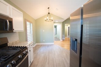 518 S Masonic St in Bellville, TX - Building Photo - Building Photo