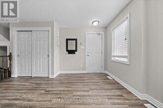 289 Titanium Private in Ottawa, ON - Building Photo - Building Photo