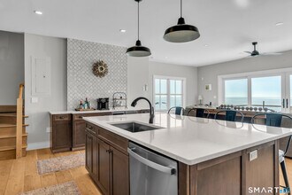 49 Circle Beach Rd in Madison, CT - Building Photo - Building Photo