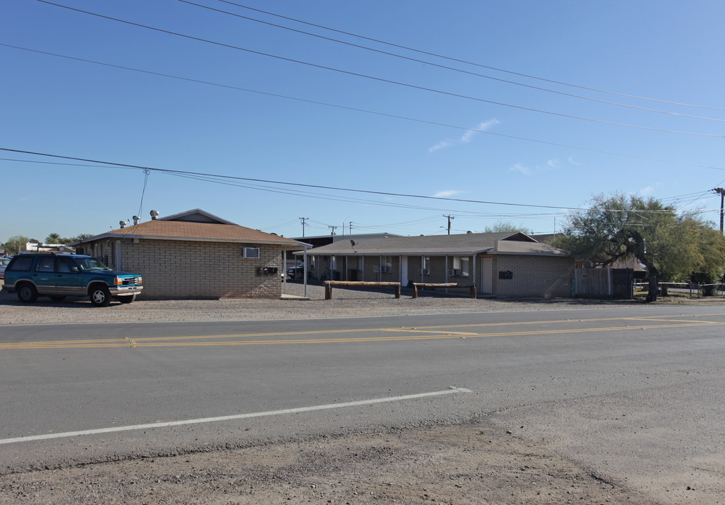 204 N 1st St in Buckeye, AZ - Foto de edificio