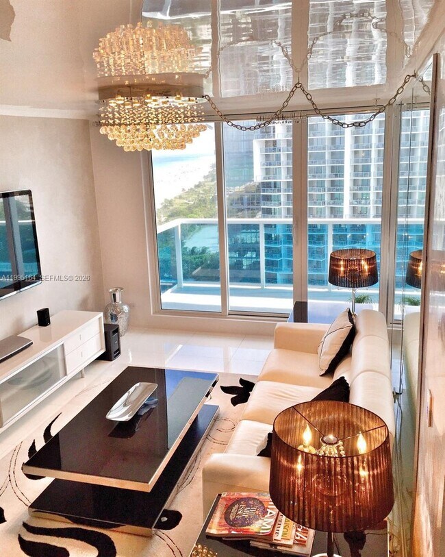 2301 Collins Ave in Miami Beach, FL - Building Photo - Building Photo