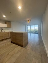 16385 Biscayne Blvd, Unit 305 in Aventura, FL - Building Photo