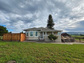 811 Old Adobe Rd in Petaluma, CA - Building Photo
