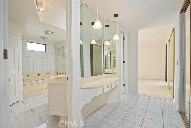 5340 Yarmouth Ave in Los Angeles, CA - Building Photo - Building Photo