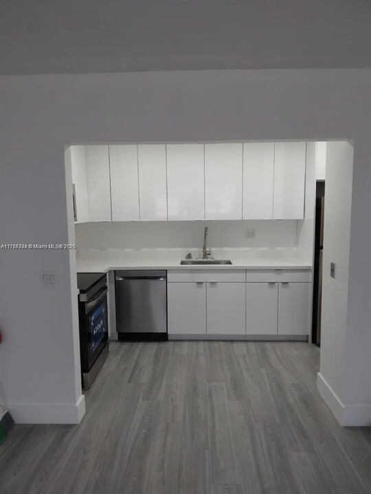 1450 Atlantic Shores Blvd in Hallandale Beach, FL - Building Photo