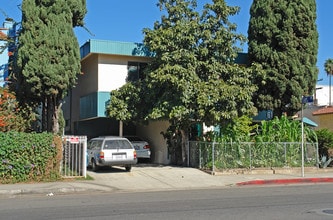 6129 Fountain Ave in Los Angeles, CA - Foto de edificio - Building Photo