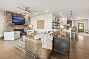 1311 Co Rd 118 in Eureka Springs, AR - Building Photo