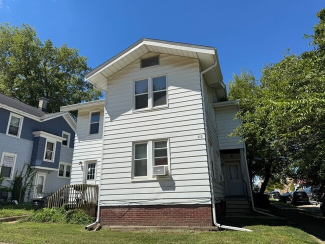 property at 312 N Mclean St