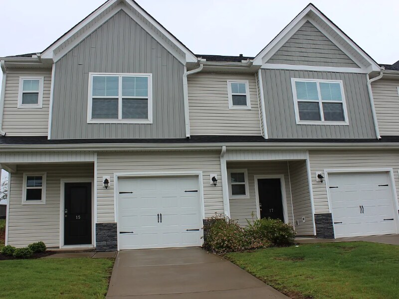 17 Apricot Ln in Duncan, SC - Building Photo