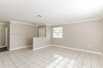 381 NE 164th St in Miami, FL - Building Photo - Building Photo
