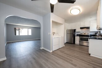 Chateau Hacienda Villas in Ventura, CA - Foto de edificio - Building Photo