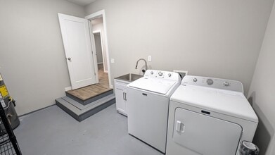 1660 SE Oak Grove Blvd in Oak Grove, OR - Building Photo - Building Photo