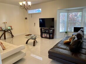5773 NW 99th Ave in Doral, FL - Building Photo - Building Photo