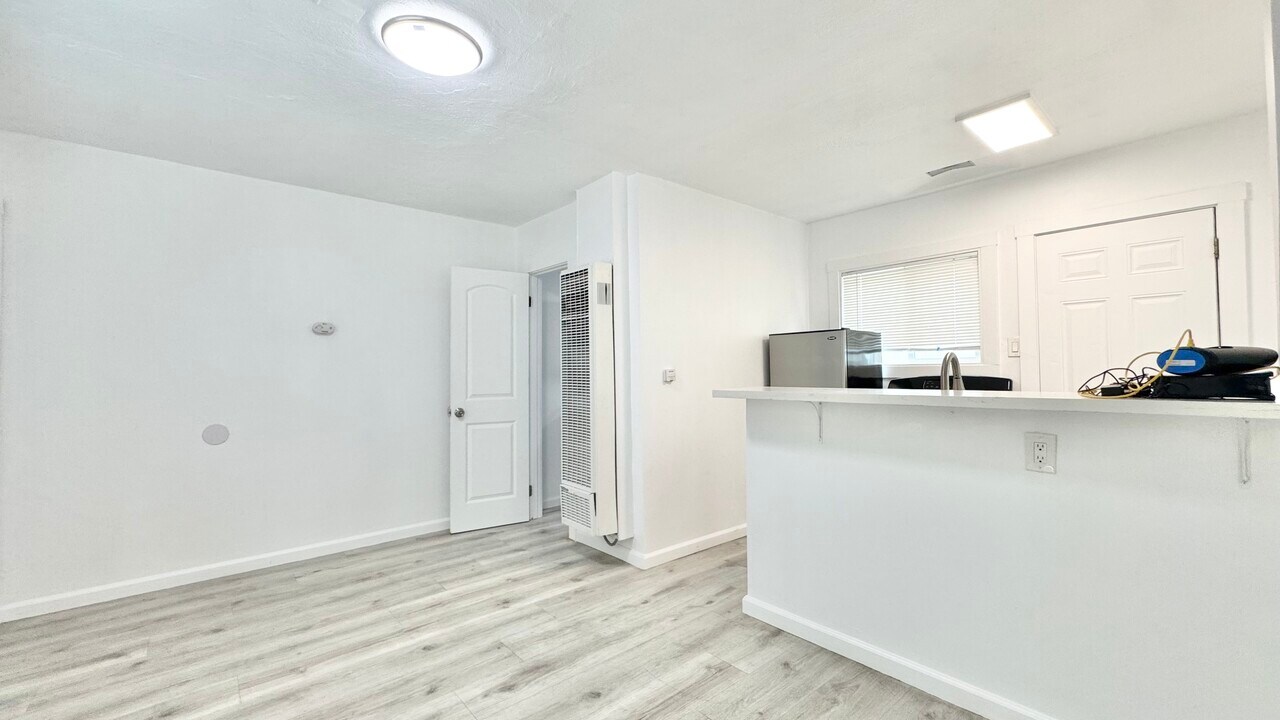 536 W 48th St in Los Angeles, CA - Building Photo