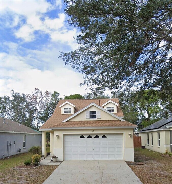 7431 Oxford Garden Cir in Apollo Beach, FL - Building Photo